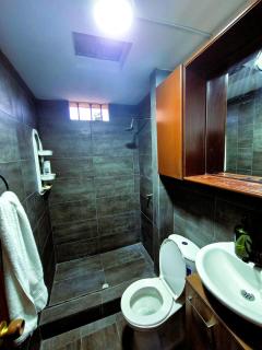 Apartaestudio en 2do piso con balcón, A pocos pasos del Estadio Pascual Guerrero, Hospital Departamental, Imbanaco, Unicancer, Centro Médico San José, Piscinas OByrne, Mulato Cabaret, Univalle, Escuela Deporte, Reservas desde 2 noches en adelante - 5