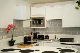 Two bed apartment near Cardiff University - 8