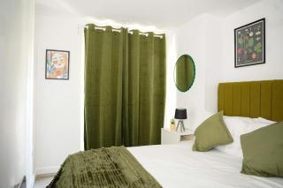 Two bed apartment near Cardiff University - 3