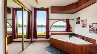 Riverfront 2 bdrm Jacuzzi Cabin with Sunset Balcony - 0