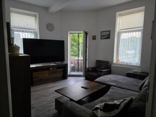 XXL apartment with private beer garden & pizza oven! - 0