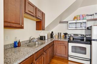Elegant NW Portland Studio - Central Walkable Stay - 4