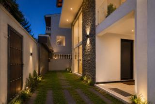 Spacious Luxury Home in Colombo - 1