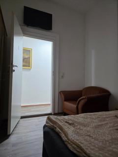 XXL apartment with private beer garden & pizza oven! - 4