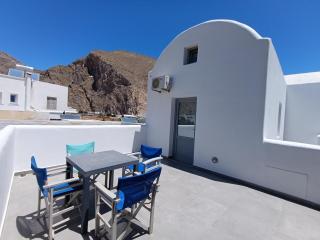 Perissa Economy Rooms - 3