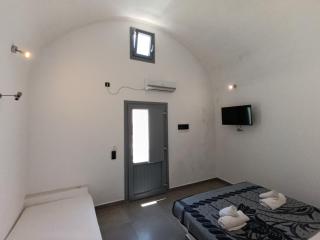 Perissa Economy Rooms - 2