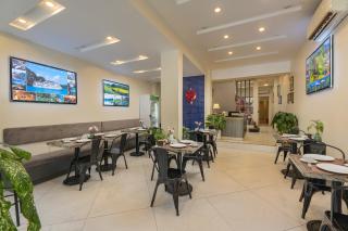 Queen Cafe Hostel - 3