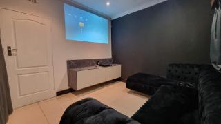 Solar pwrd house with pool and entertainment area - 9