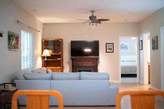 Anmore Nature Escape Cozy 2BR Suite near Lakes - 2