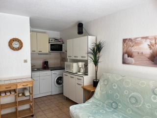 Location T2 Gruissan : Piscine, Parking, Clim, Proche Plage - Idéal Famille - FR-1-796-1 - 3