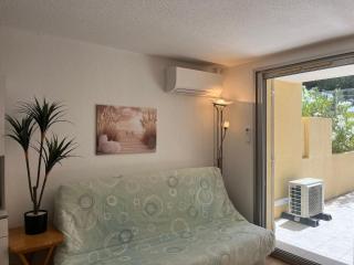 Location T2 Gruissan : Piscine, Parking, Clim, Proche Plage - Idéal Famille - FR-1-796-1 - 1