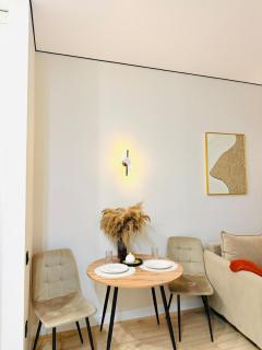 Capital Comfort Apartment - 6