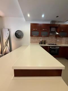 Spacious 3BR Central Gem, Elevator, Cozy Area - 8