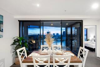 Circle on Cavill - Your Vacay Stay - 1