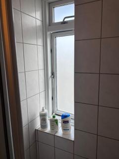Luxury Apartment with Balcony, King Bed Free Parking 10 Min to Copenhagen Centre - 2