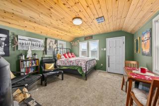 North Fork Ranch Dark Sky Bunkhouse - 3