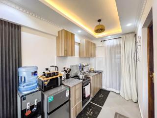 Bright & sunlit suite near CBD Nairobi, with a gym - 3