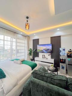Bright & sunlit suite near CBD Nairobi, with a gym - 1