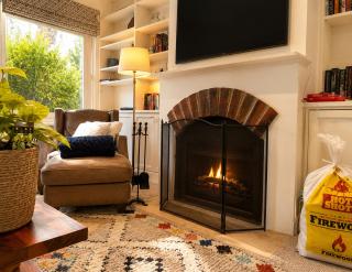 Classic Tudor family home - 6