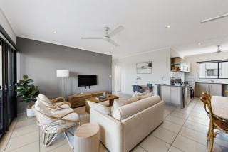 Peaceful 2-Bed Apartment with Private BBQ Balcony - 7