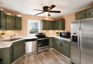 Private King Room w Ensuite Bath in South Bend - 2