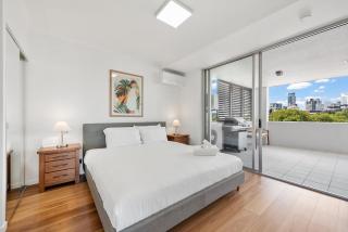CBD Apartment Next To Parkland! Amazing Views! - 7