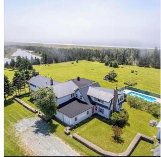 Historic Coastal Retreat - Pool & Sandy Beach Access - 8