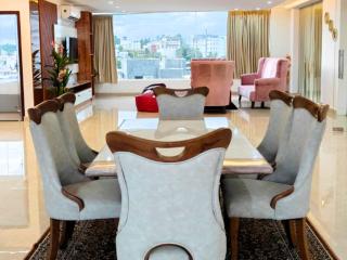 SkyView Luxury Penthouse - 4