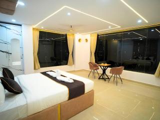 SkyView Luxury Penthouse - 4