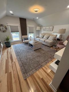 Gorgeous Home in Prime Location - 0