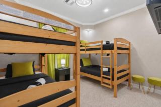 Sleeps 14 GameRoom + Sports + Grill Near NRG - 4