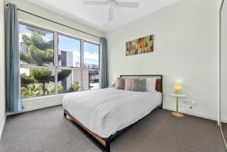 Two-Level 3BR Apt with Rooftop Balcony & 2 Car Parks - 5