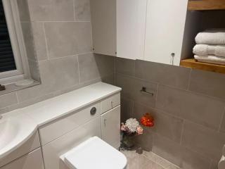 Modern Cosy Private Studio with Free Parking - 4