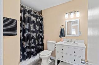 Modern Family Home with Private Pool Sleeps 6 - 8