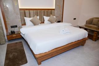 Hotel Shiv Palace - 4