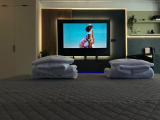 AG Luxury Studio - 1