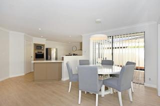 Eureka Escape Family home with pool aircon - 5
