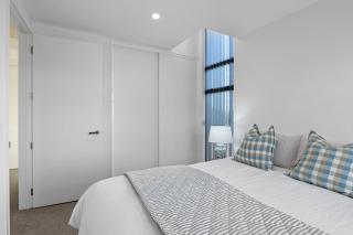 Modern Merivale Gem Flexible Beds & Parking - 7