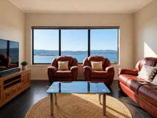 Oceanview Oasis - Close to CBD and Airport - 6