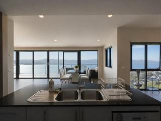 Oceanview Oasis - Close to CBD and Airport - 5