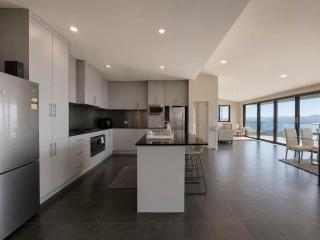 Oceanview Oasis - Close to CBD and Airport - 2