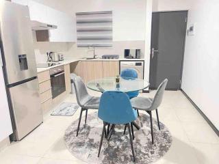 Modern Apt in Cedar Fourways with Power backup - 1