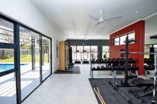 Modern Apt in Cedar Fourways with Power backup - 8