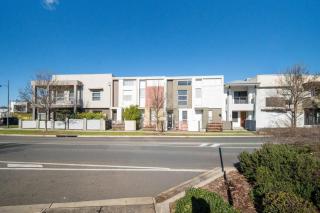 Koala Stay Lightsview 2BR Chic Townhouse Perfect for Work & Leisure - 9