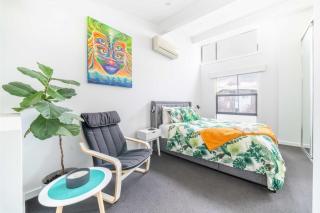 Koala Stay Lightsview 2BR Chic Townhouse Perfect for Work & Leisure - 7