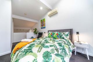 Koala Stay Lightsview 2BR Chic Townhouse Perfect for Work & Leisure - 5