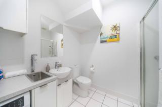 Koala Stay Lightsview 2BR Chic Townhouse Perfect for Work & Leisure - 1