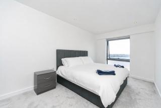 Modern Waterfront Escape in Central Liverpool - 5
