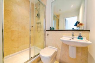 Modern Waterfront Escape in Central Liverpool - 1