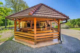Green Garden Retreat - Happy Rentals - 6